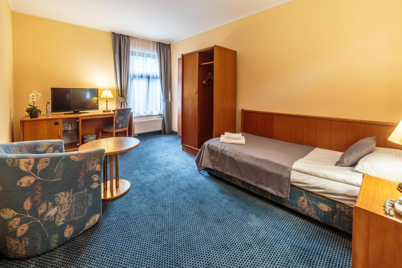 Hotel Fenix Jelenia Góra Esterno foto