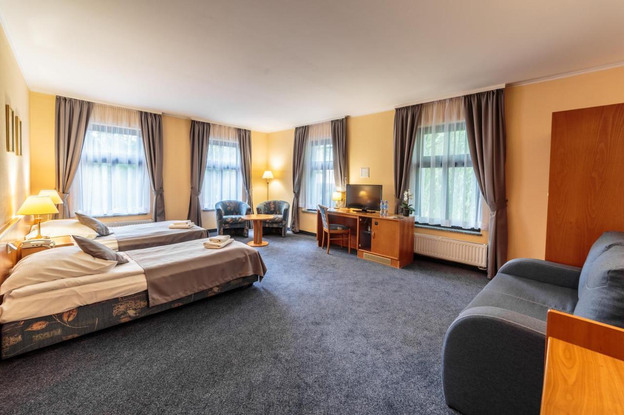 Hotel Fenix Jelenia Góra Esterno foto