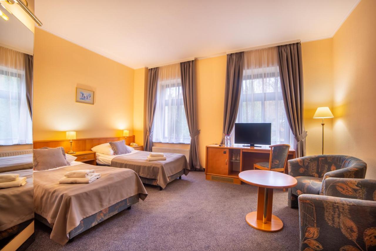 Hotel Fenix Jelenia Góra Esterno foto
